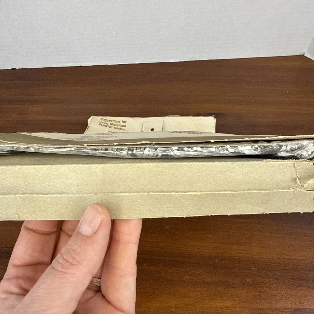Vintage Metalized Plastic Icicles Flameproof Twin Pack‎ 1250 Strands 18 Inch